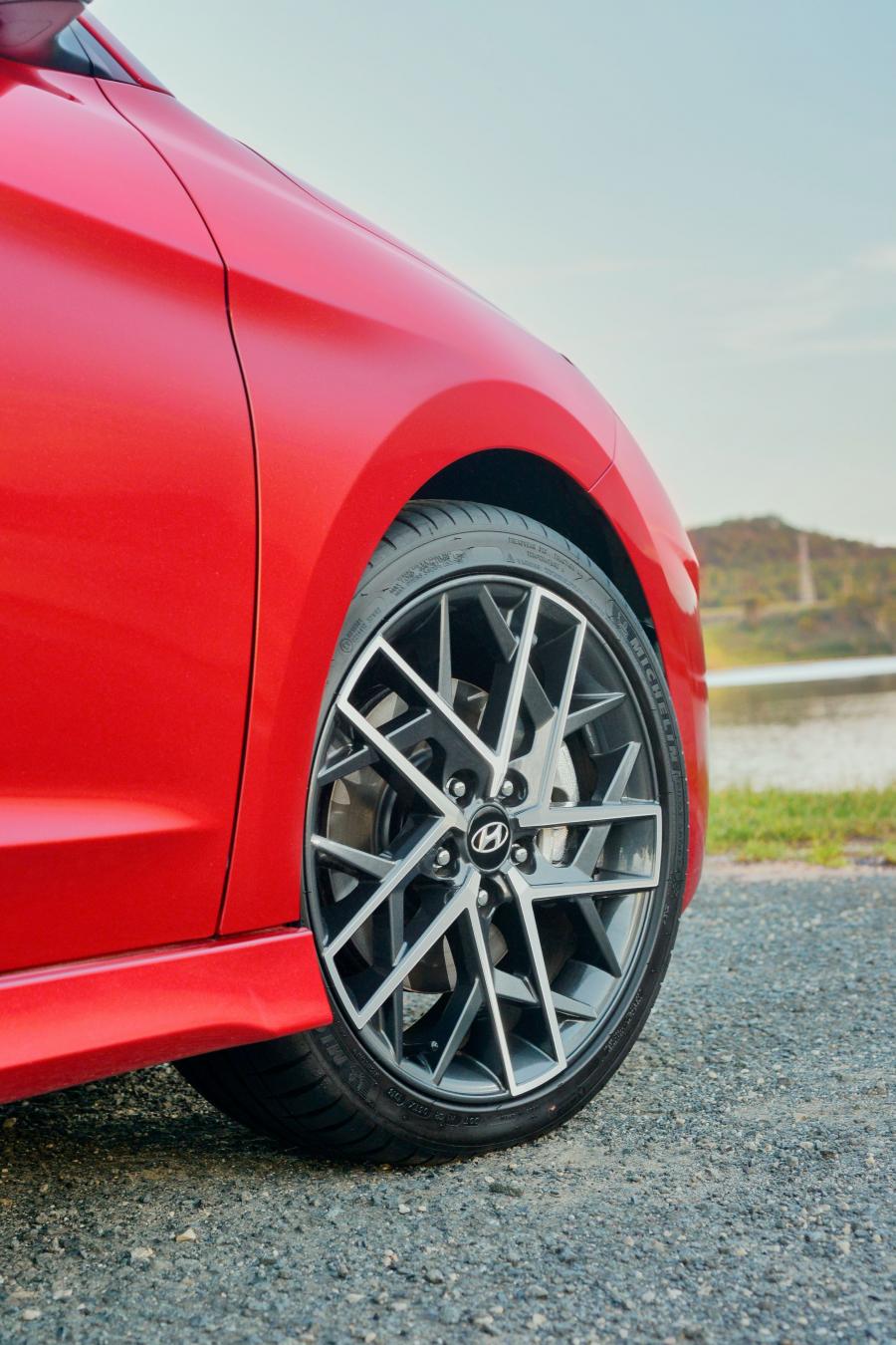 Детали экстерьера Hyundai Elantra Sport Premium (AD) 2019 года  (AU) (фото 15 из 15)